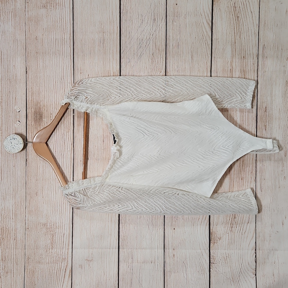 NWOT Dylan Ryan Off White Long Sleeve Lace Ruffle Bodysuit Small